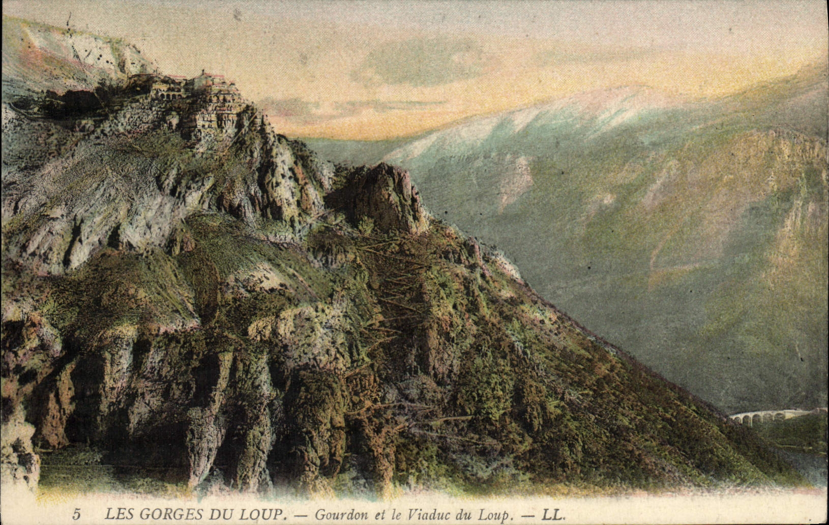 CPA Les Gorges Du Loup Gourdon Et Le Viaduc Du Loup