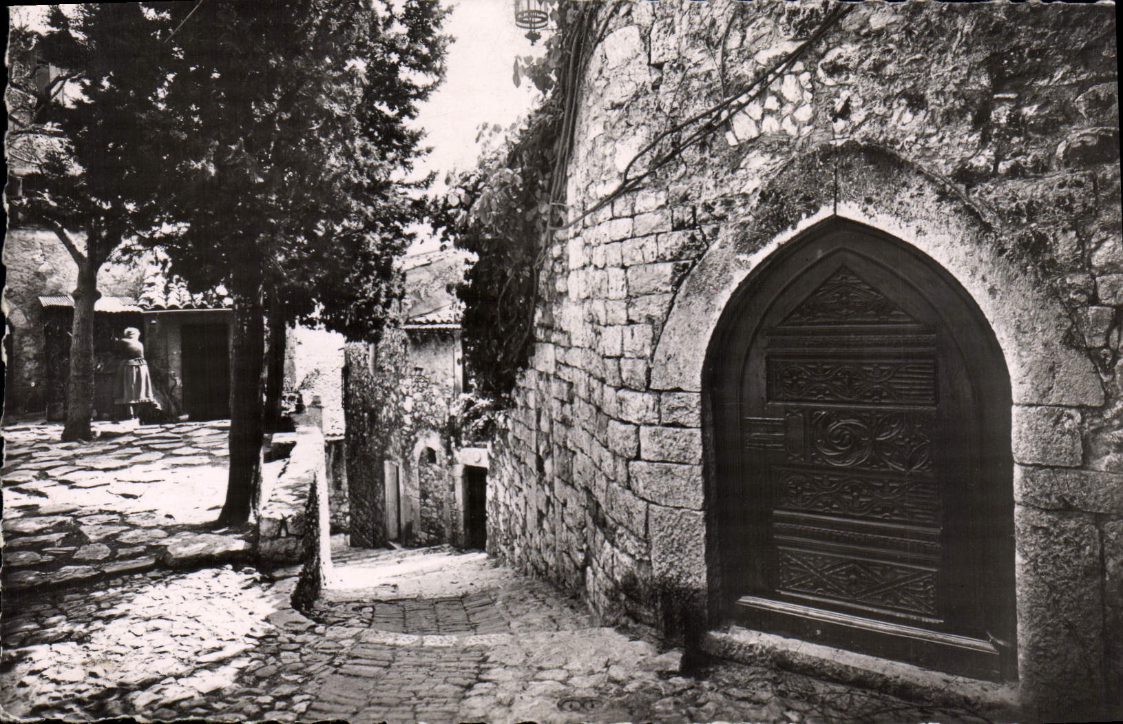 POSTAL MODERNA aldea de Eze una vieja puerta y el lugar de Flanet