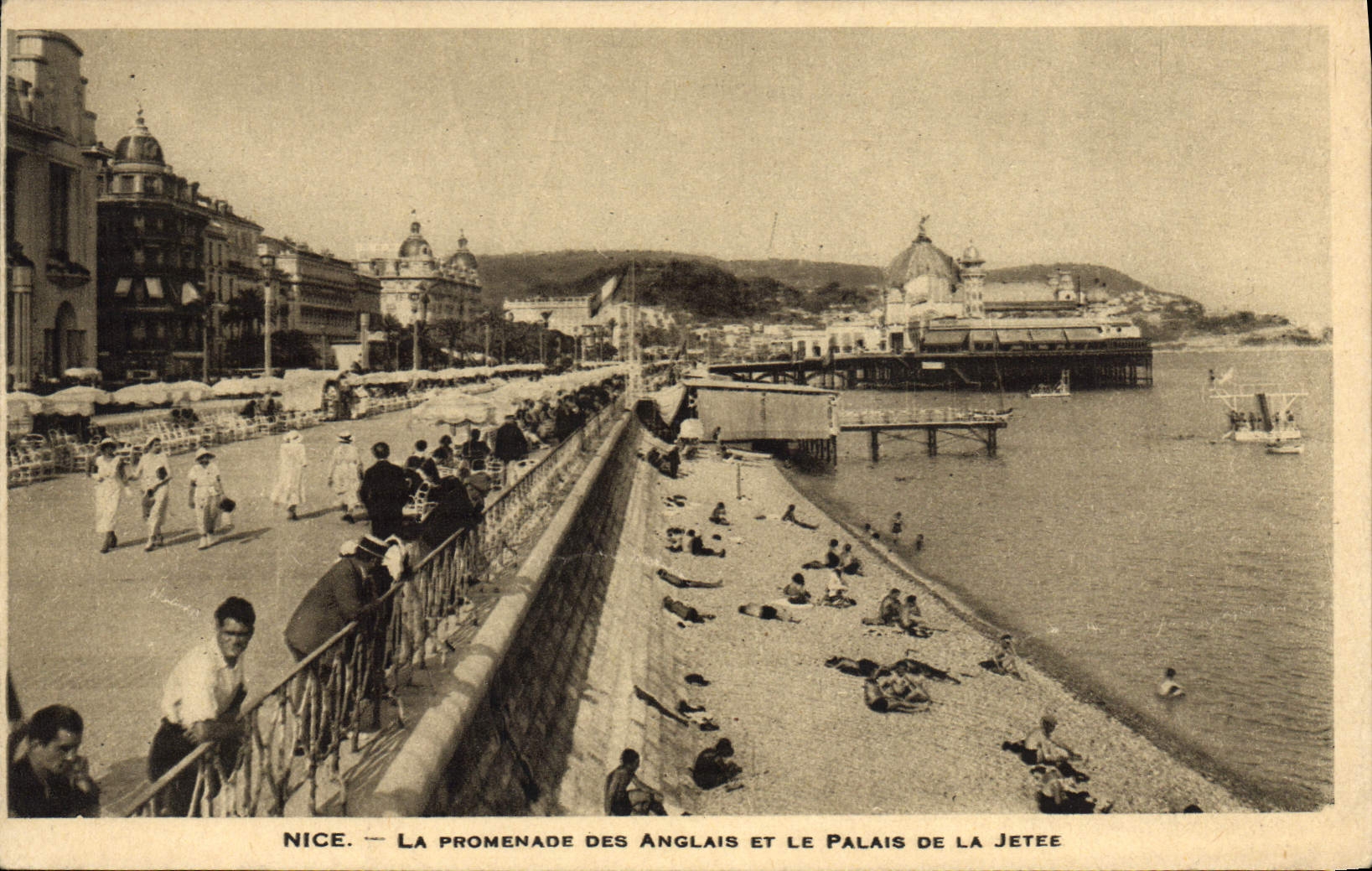 CPA Nice La Promenade Des Anglais Et Le Palais De La Jetee