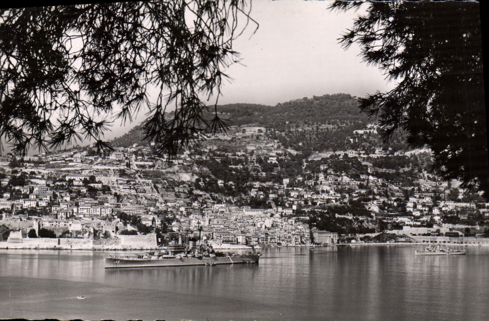 VINTAGE POSTCARD Villefranche On Sea the squadron with damping Boats