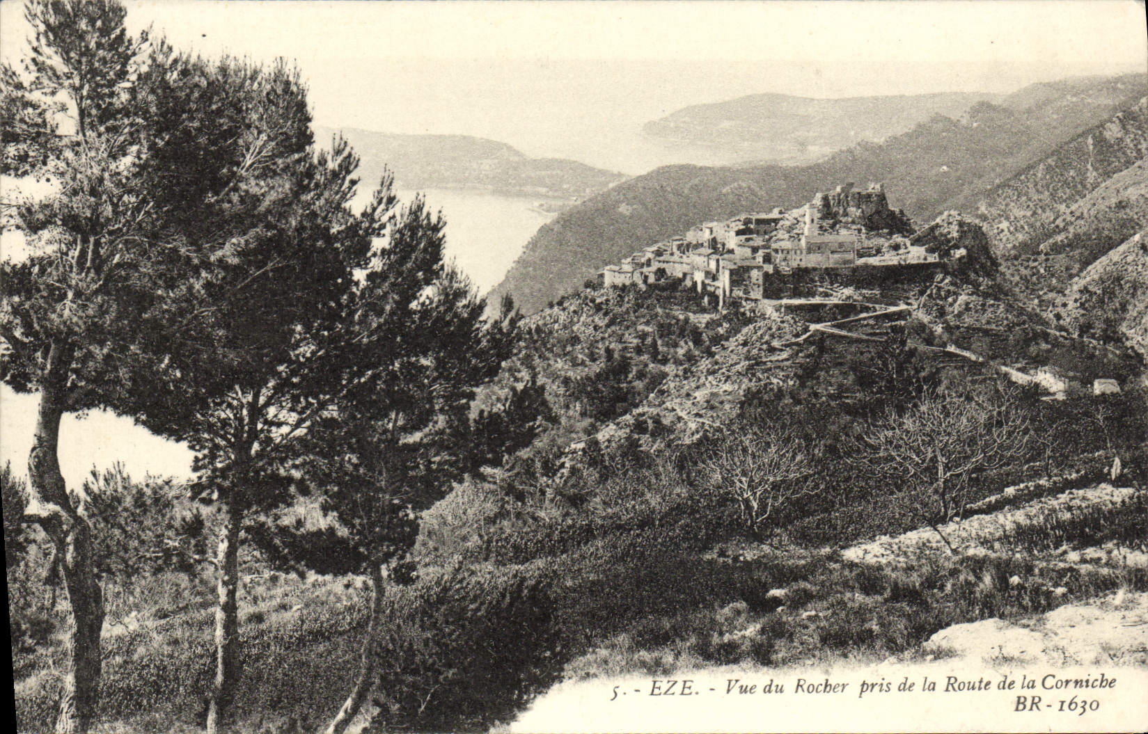 CPA Eze Vue Du Rocher Pris De La Route De La Corniche