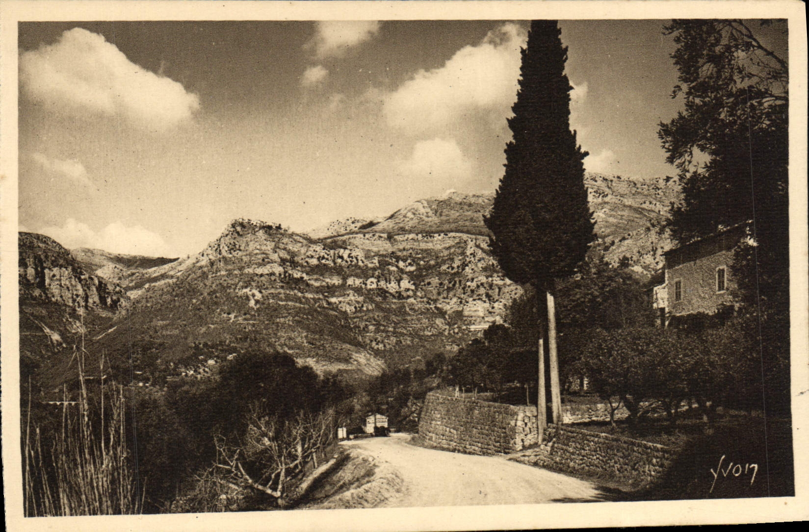 VINTAGE POSTCARD Falls Of the Gourdon Wolf Seen Of the Road De Vence