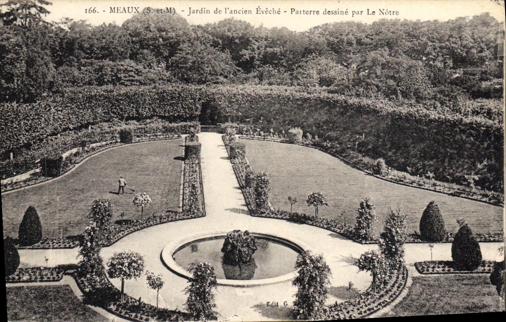 VINTAGE POSTCARD Meaux Jardin De I' Ancien Eveche Parterre draws by Ours
