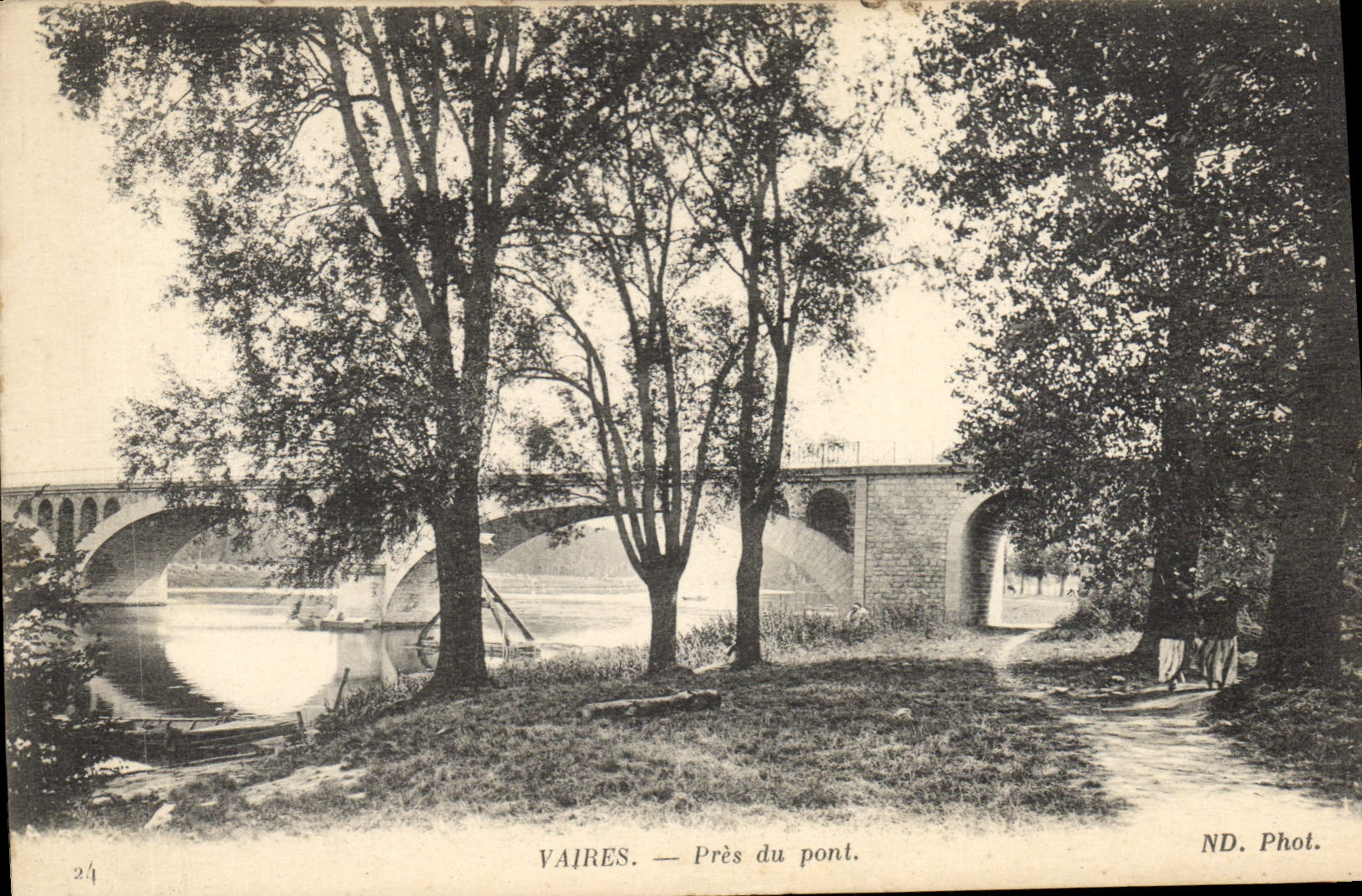 VINTAGE POSTCARD Vairy Close to the Bridge