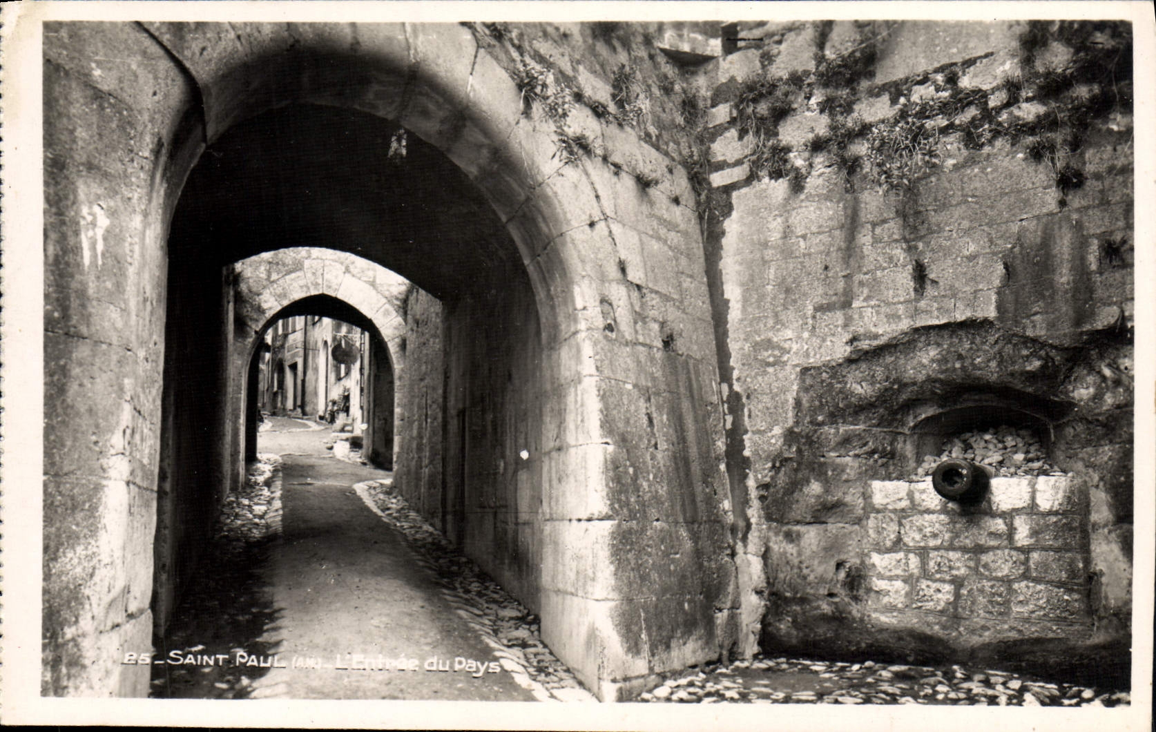 VINTAGE POSTCARD St Paul the entry of the country