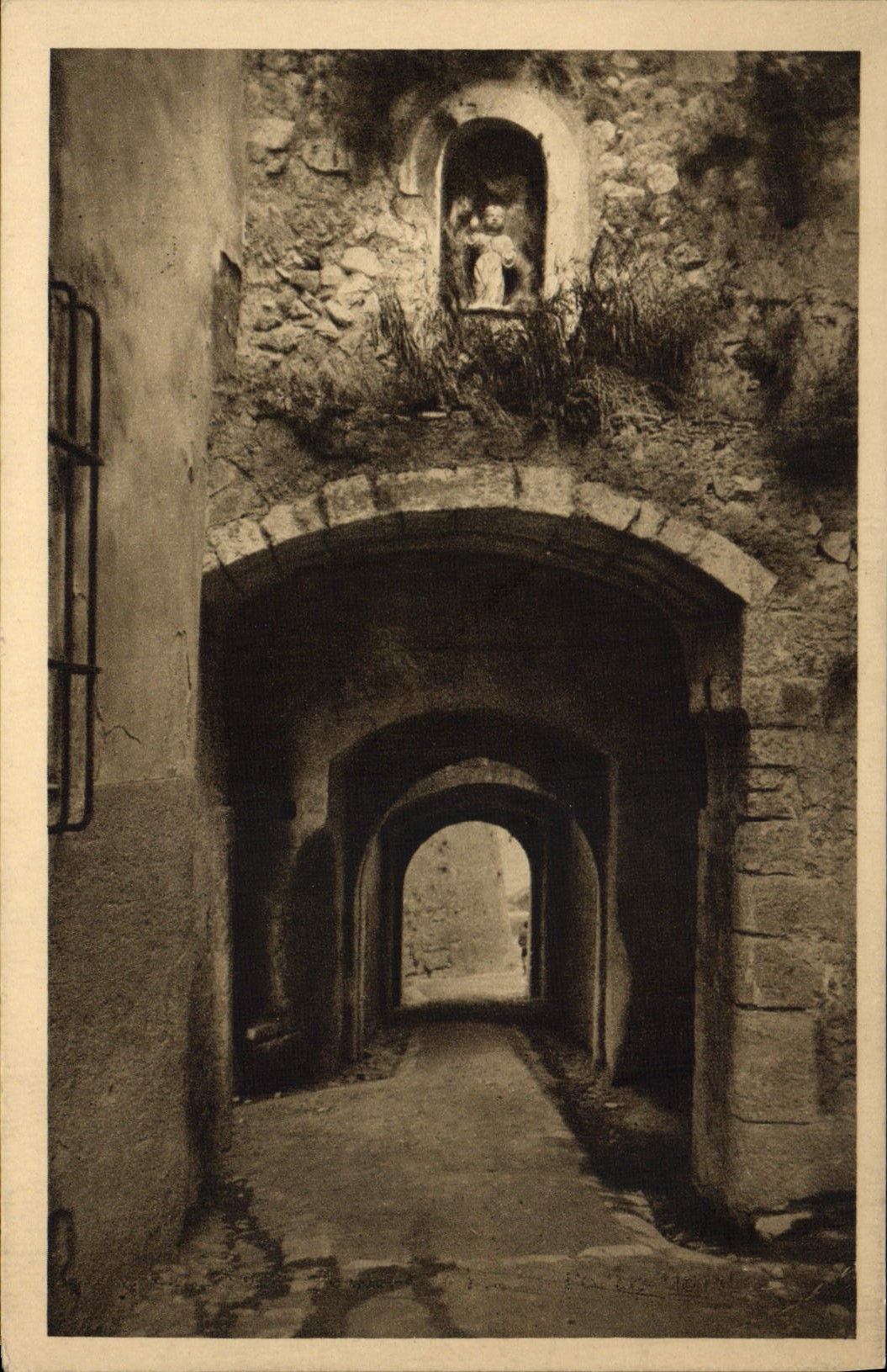 VINTAGE POSTCARD St Paul the Northern Gate