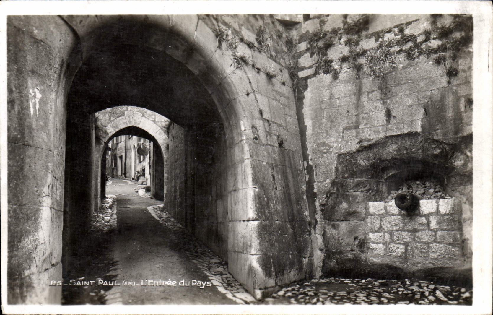 VINTAGE POSTCARD Saint Paul the Entry Of the country