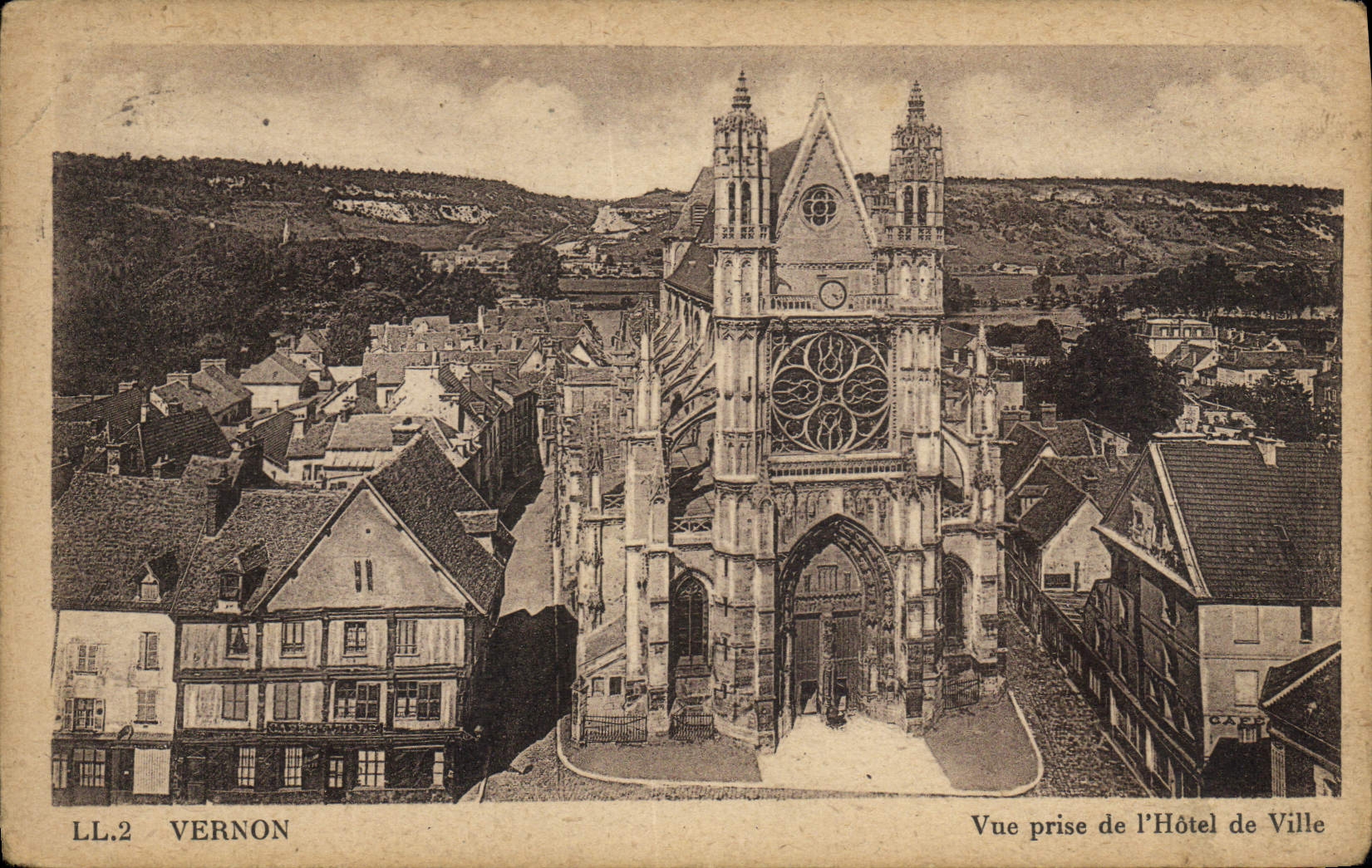 VINTAGE POSTCARD Vernon Seen from of the Town hall