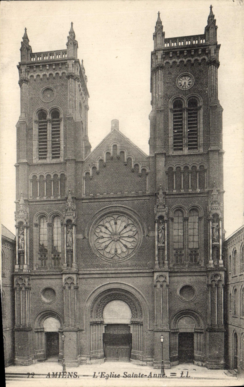 VINTAGE POSTCARD Amiens the Church Holy Anne
