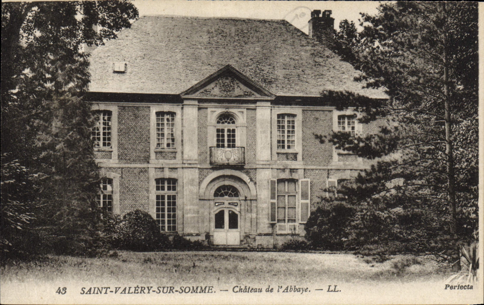 VINTAGE POSTCARD Holy Valery On Nap Castle of the Abbey