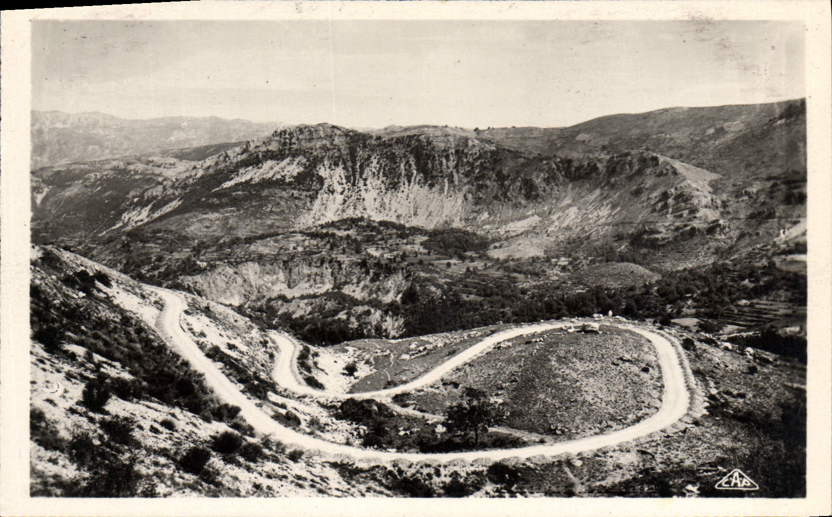 VINTAGE POSTCARD Gourdon Laces