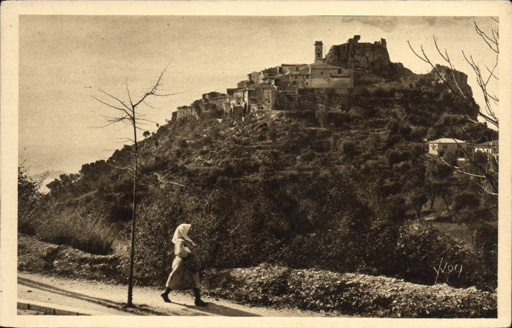 POSTAL Eze de la VENDIMIA la aldea vista del camino de grande la cornisa