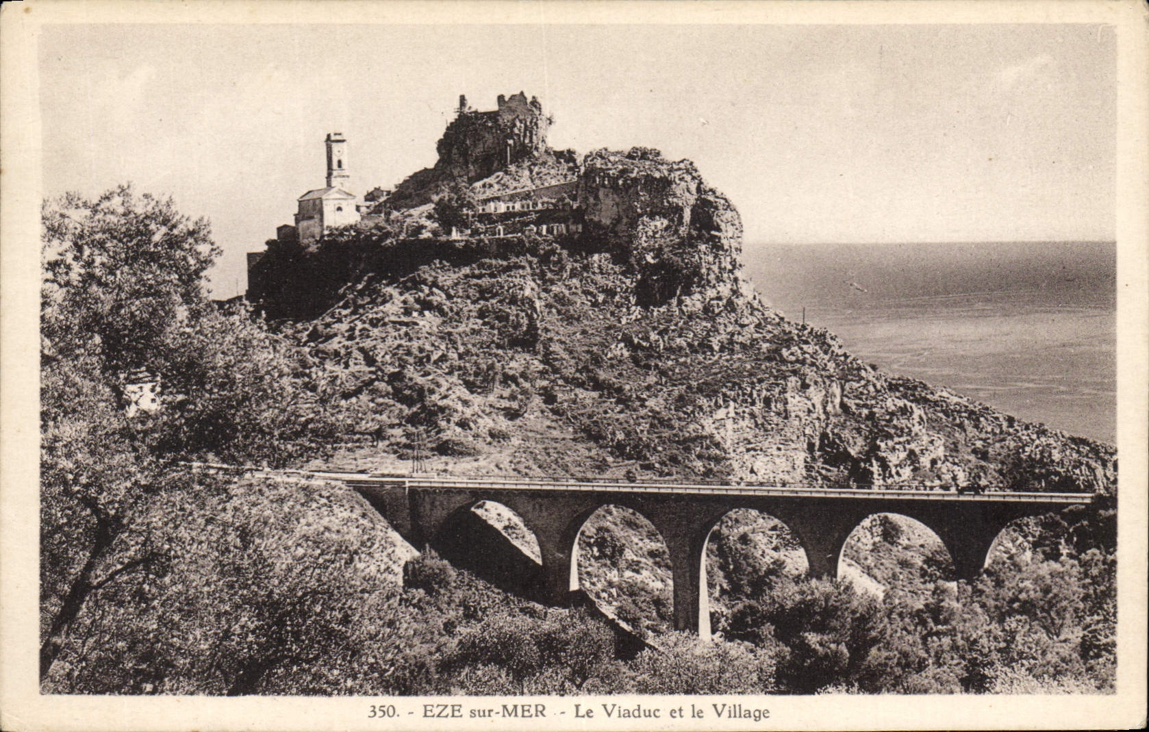 POSTAL Eze de la VENDIMIA en el mar Vladuc y la aldea