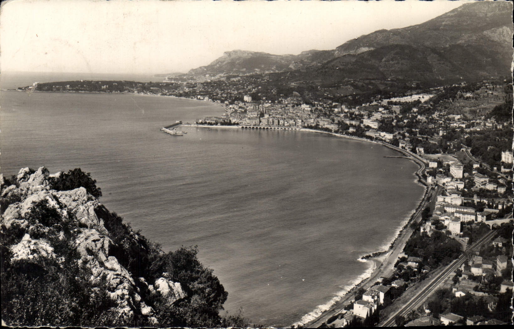 CPM Grimaldi Dans le Fond Menton