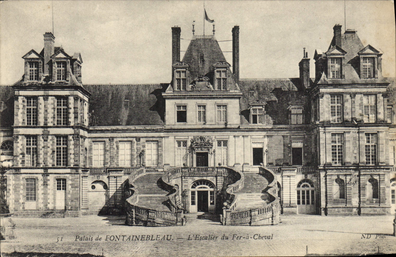 VINTAGE POSTCARD Palais of Fontainebleau the Staircase of the Horseshoe