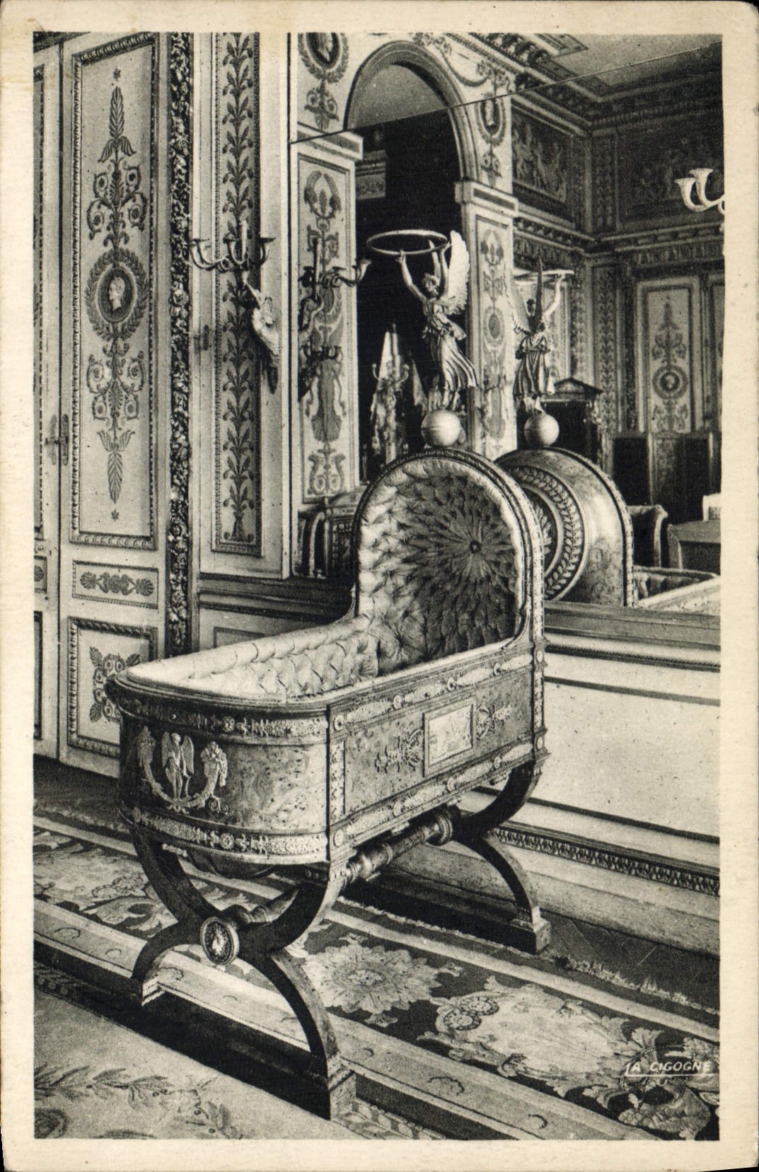 VINTAGE POSTCARD Fontainebleau the palate Cradle of king de Rome