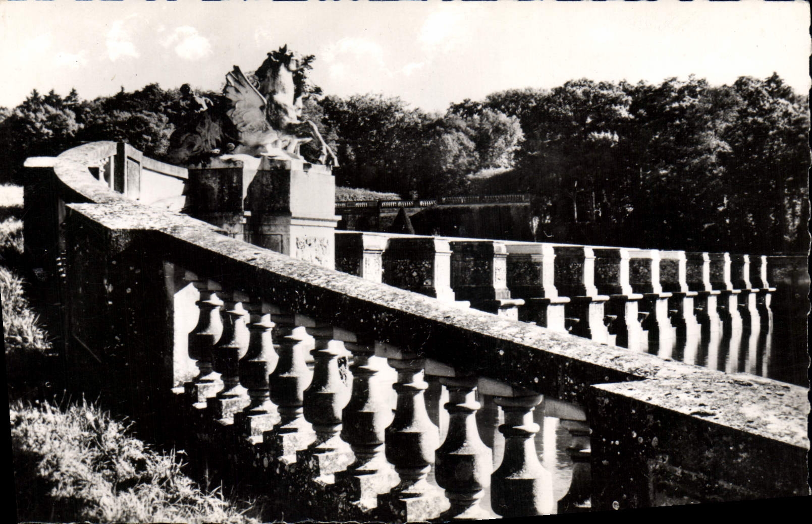 MODERN CARD Castle of Be worth the Viscount the cascades and the sea horses of Lancon