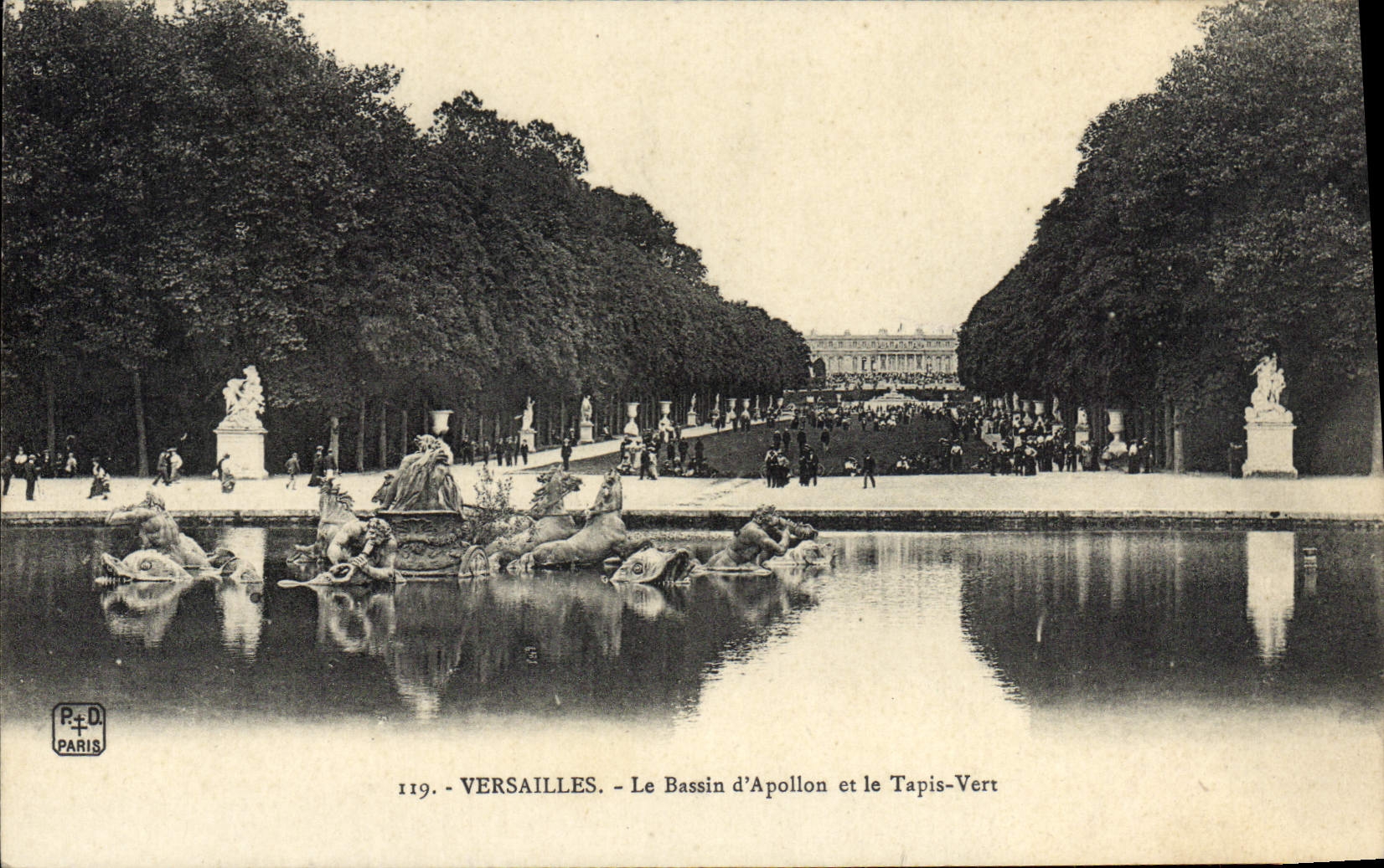VINTAGE POSTCARD Versailles the Basin of Apollo and the Green Carpet