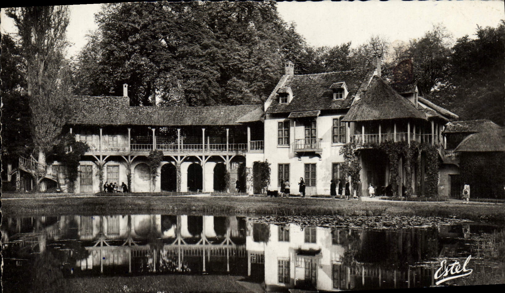CPM Versailles Le Hameau Maison de la Reine