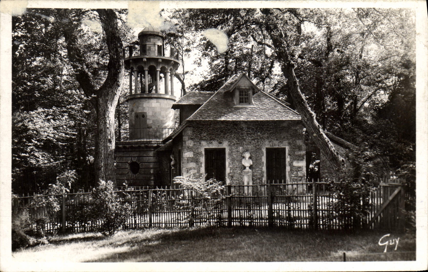 CPM Versailles Hameau de Marie Antoinette La laiterie et la tour de Malboroigh