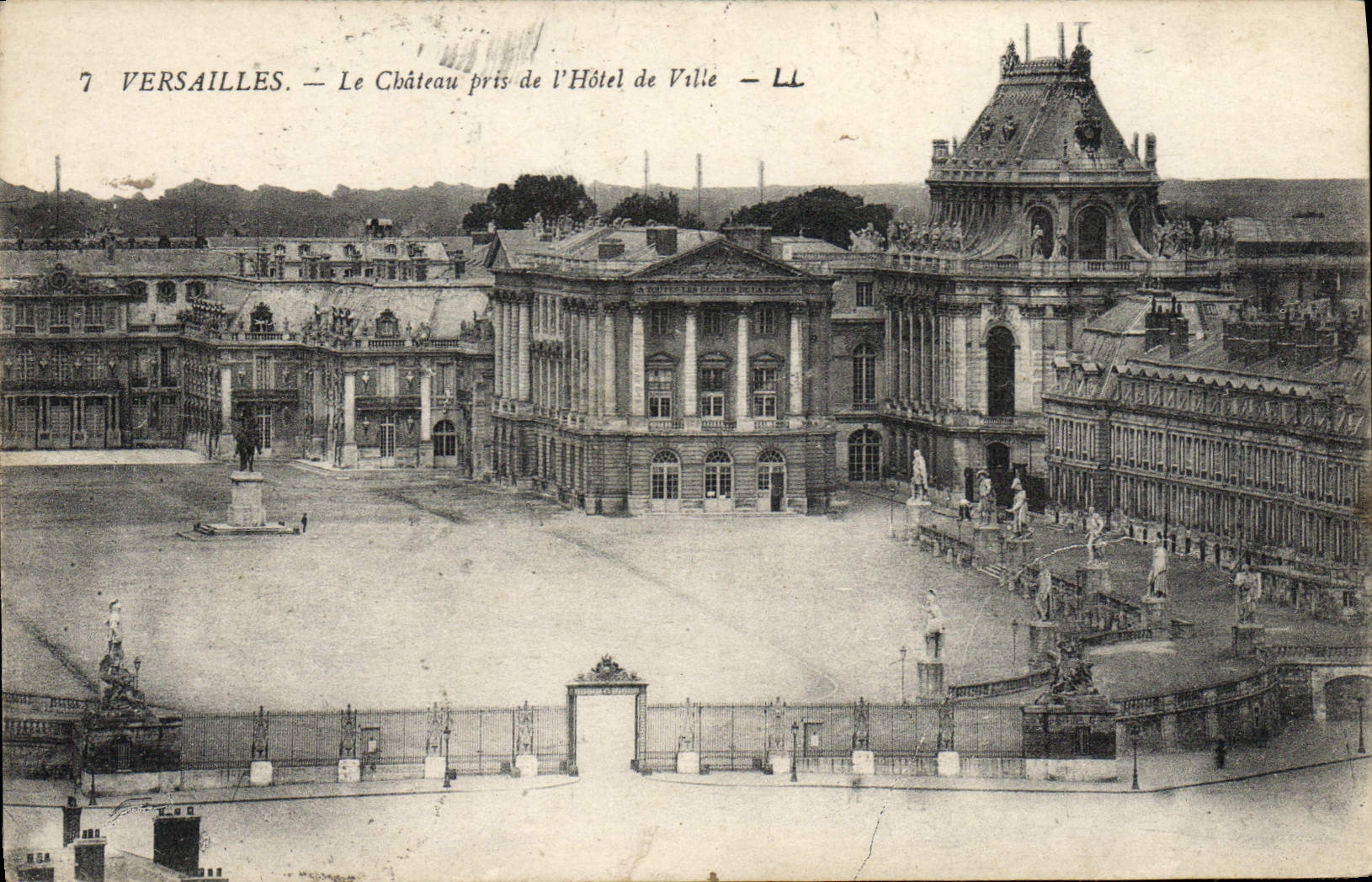 VINTAGE POSTCARD Versailles the Castle Taken of the Town hall