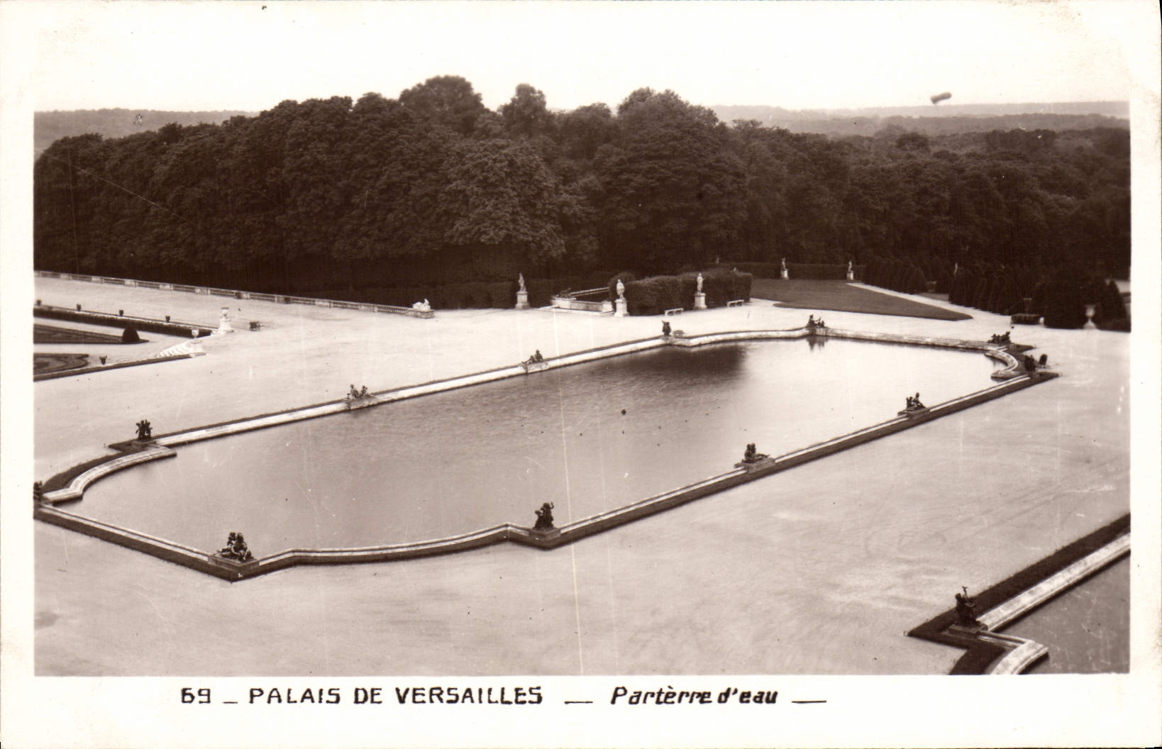 VINTAGE POSTCARD Palate Of Versailles Floor of water
