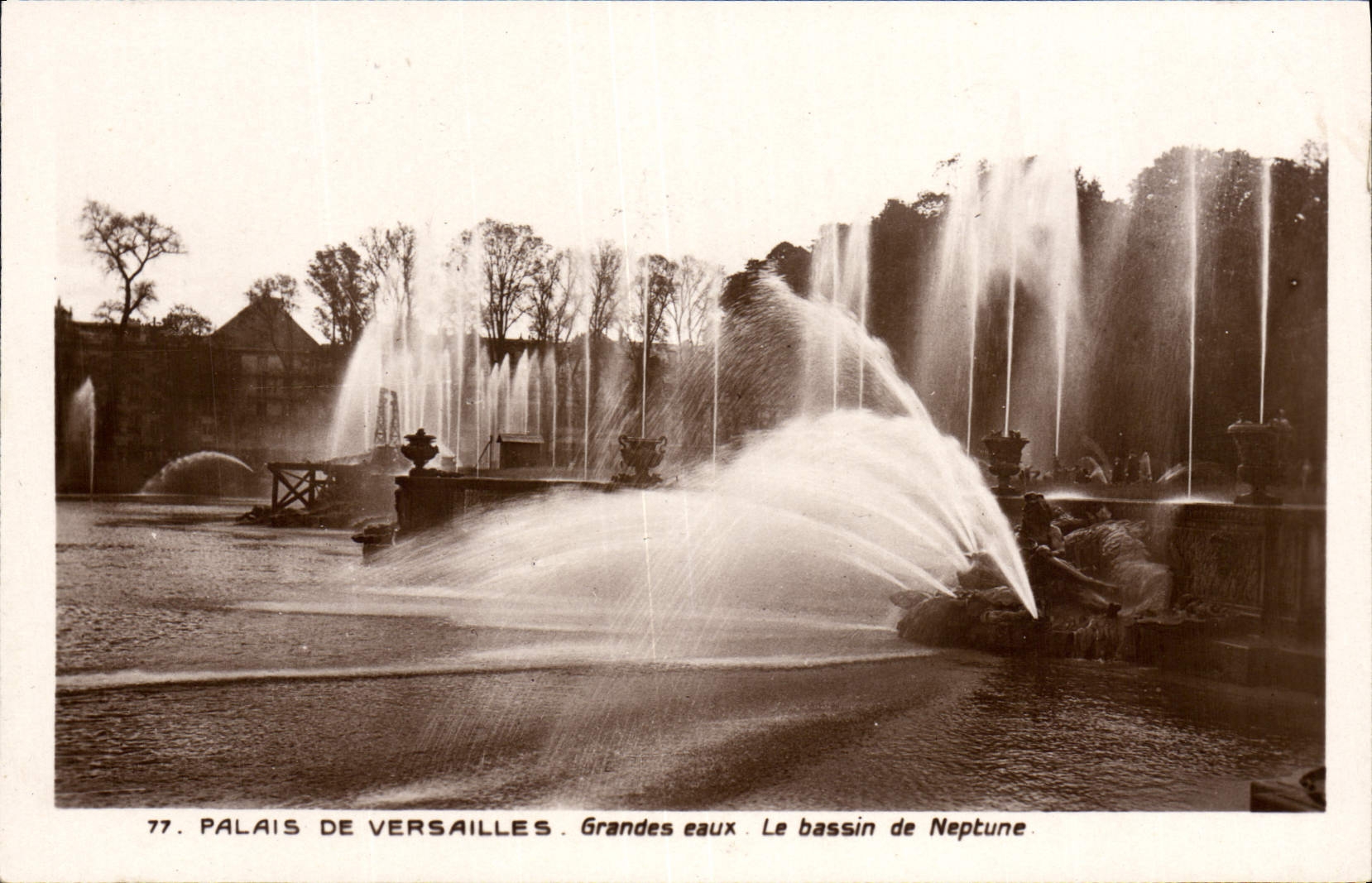 VINTAGE POSTCARD Palate Of Versailles Large Water the Basin of Neptune