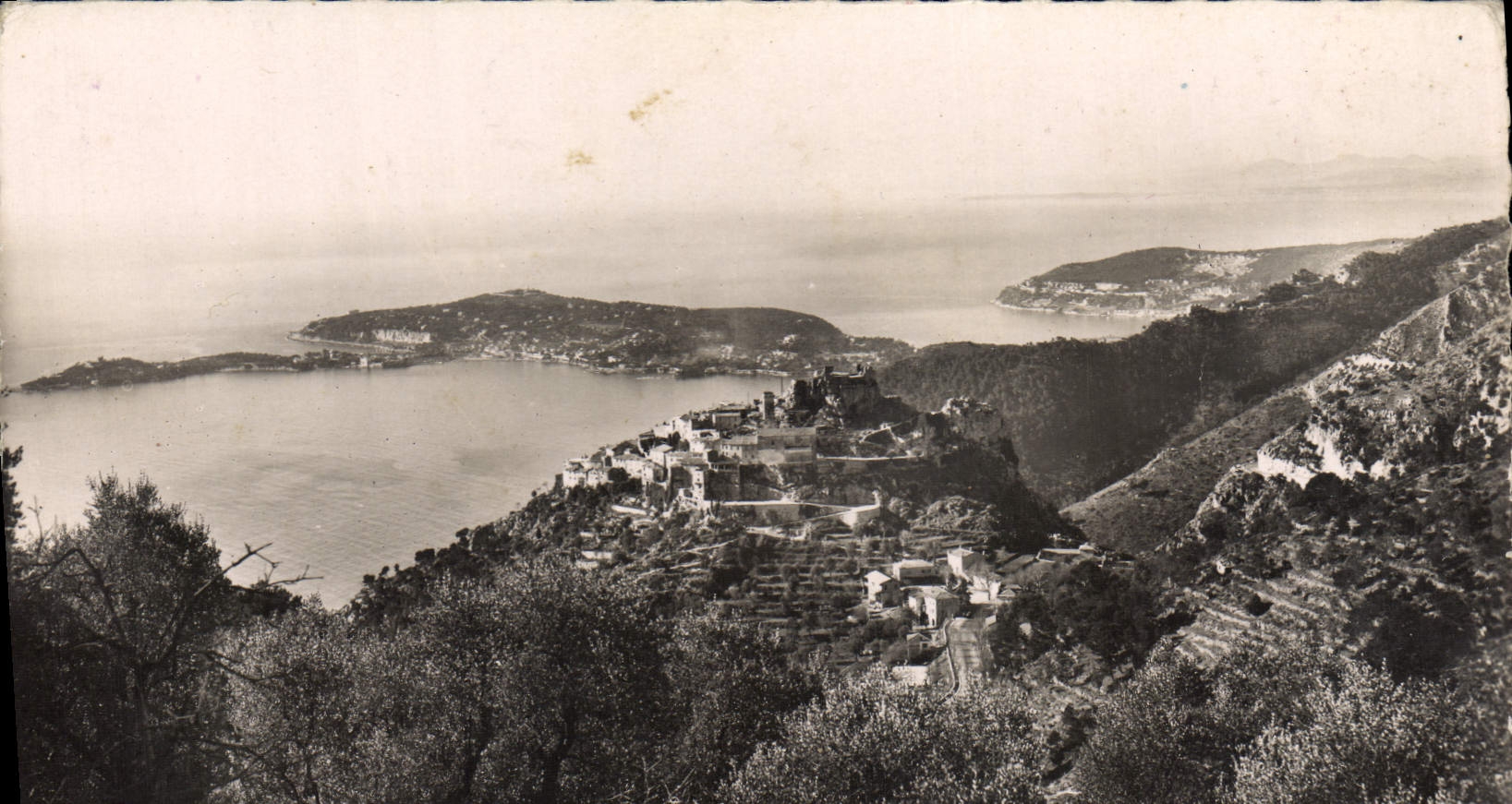 Opinión panorámica de la aguilera de Eze de la POSTAL de la VENDIMIA