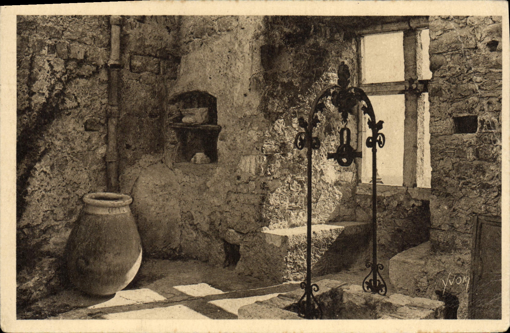 CPA Roquebrune Interieur de la Tour du Fort