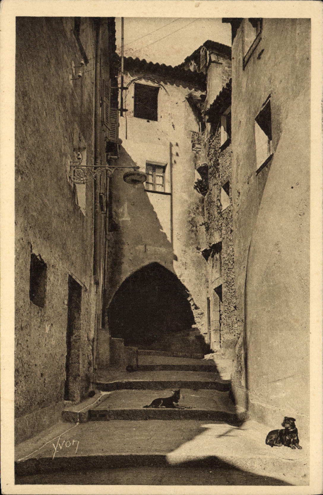 VINTAGE POSTCARD Roquebrune Street of the Castle Dog