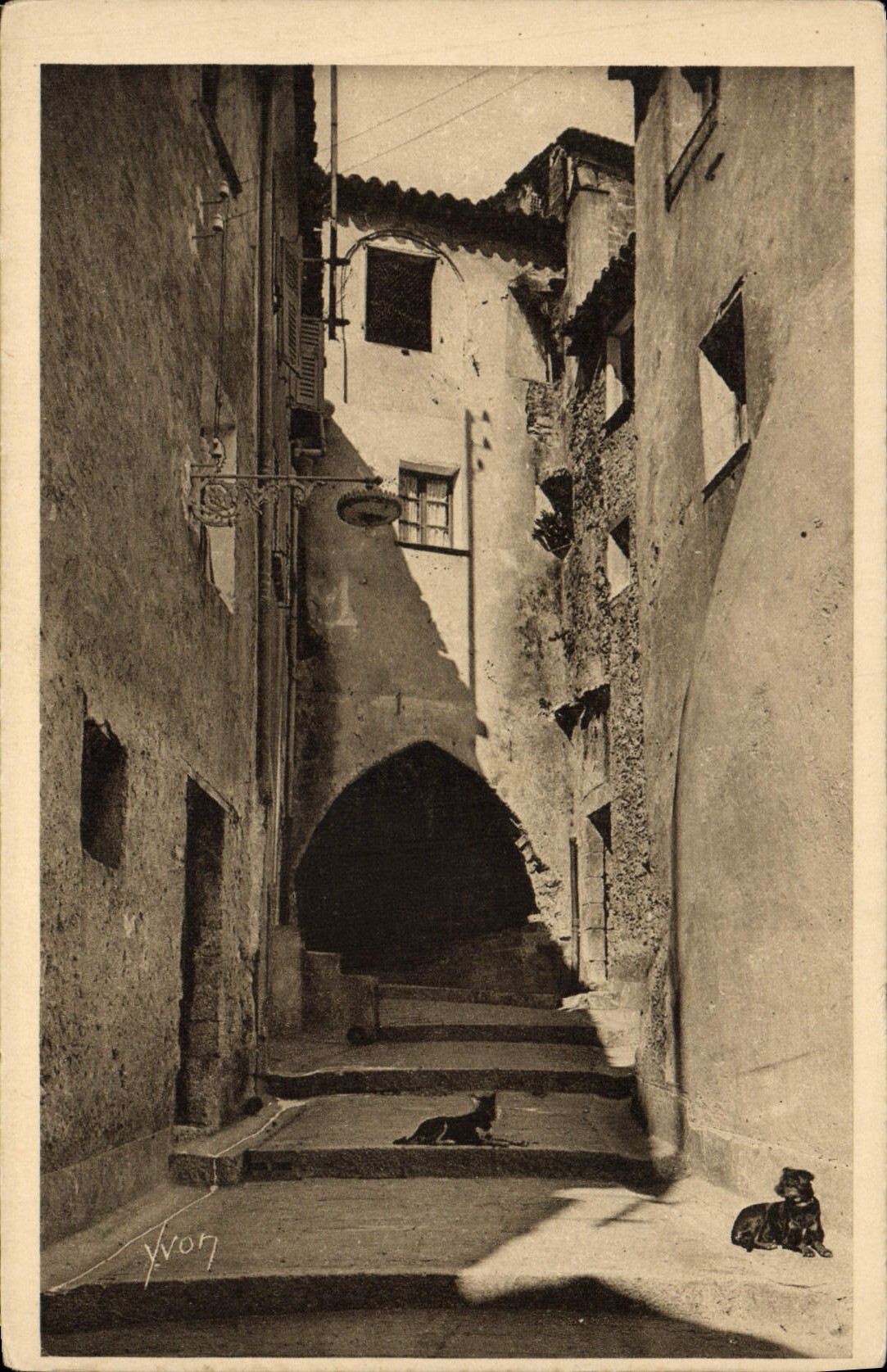 CPA Roquebrune Rue du Chateau Chien
