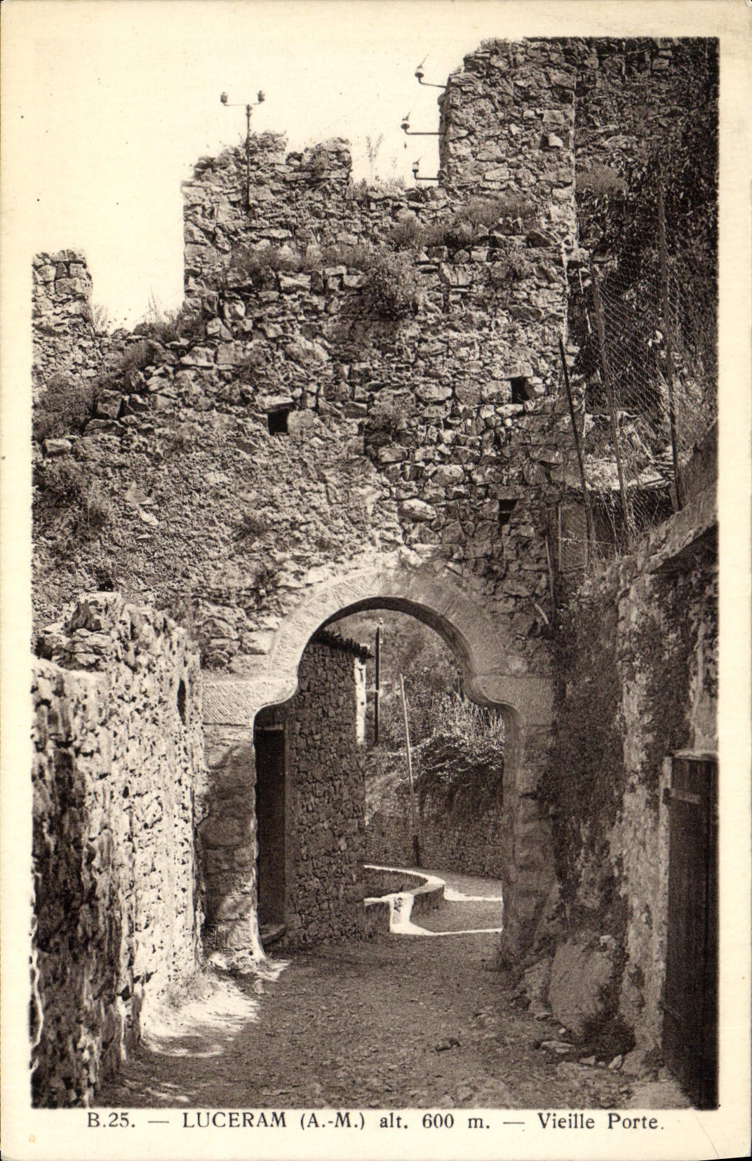 CPA Luceram Vieille Porte