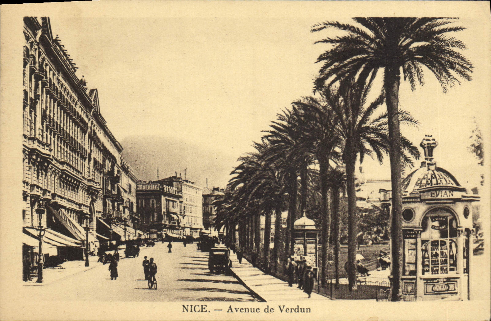 CPA Nice Avenue de Verdun Kiosque Evian
