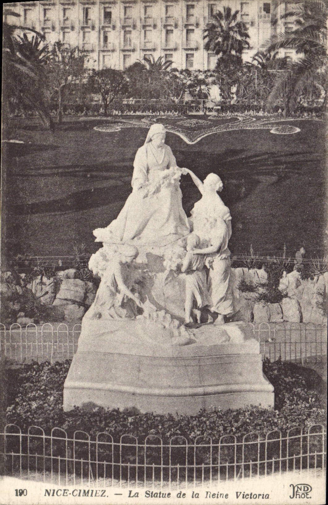 CPA Nice Cimiez La Statue de la Reine Victoria