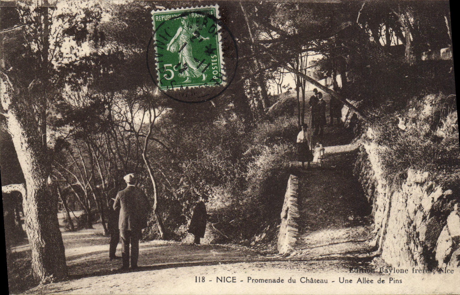 CPA Nice Promenade du Chateau Une Allee de Pins