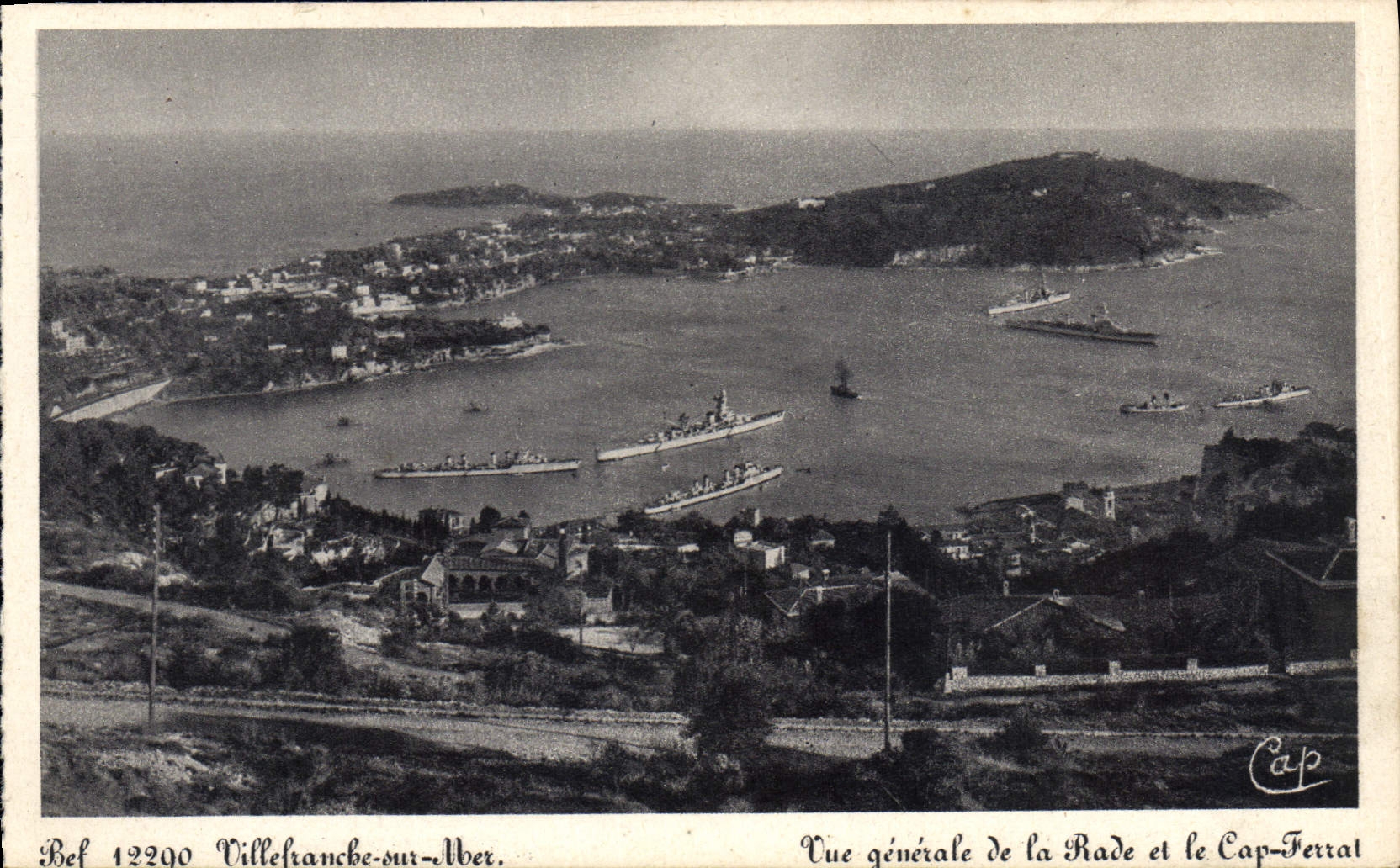 CPA Villefranche Sur Mer Vue Generale de la Rade et le Cap Ferrat Bateaux