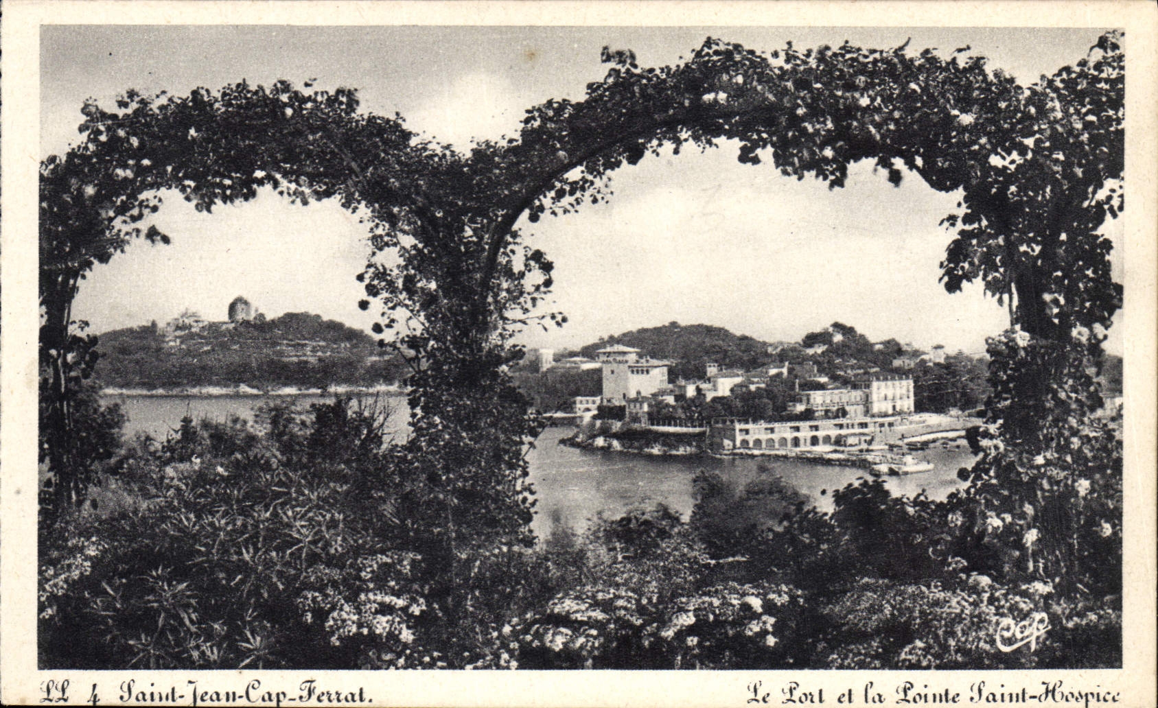 CPA Saint Jean Cap Ferrat Le port et la pointe Sainte Hospice