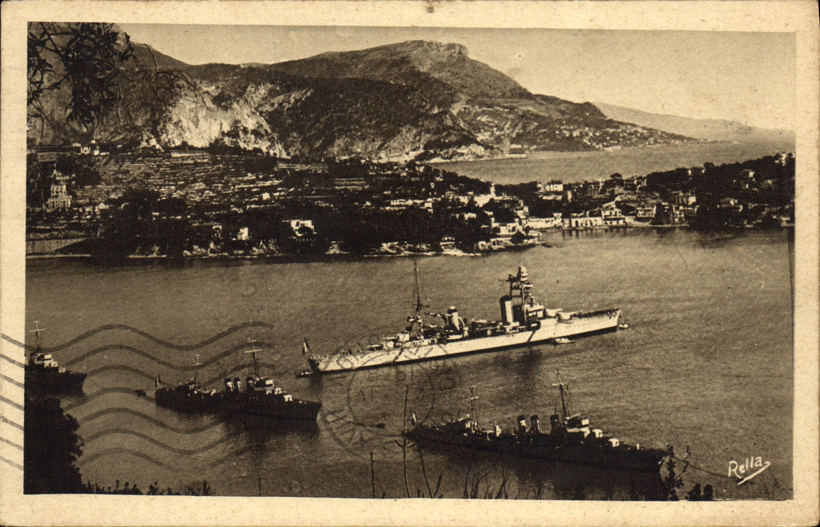 VINTAGE POSTCARD Roads of Villefranche and the head of dog Boats