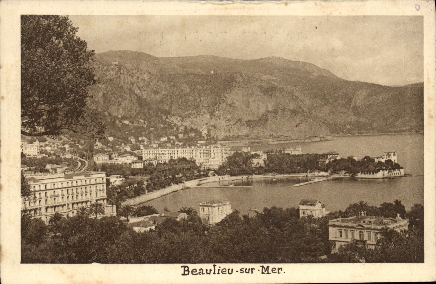 VINTAGE POSTCARD Beaulieu On Sea
