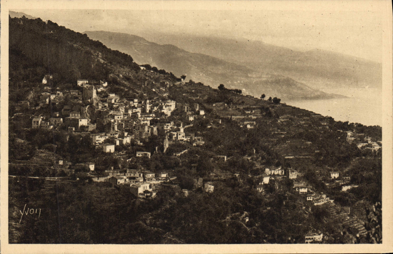 POSTAL Roquebrune de la VENDIMIA la aldea vista de la cornisa grande
