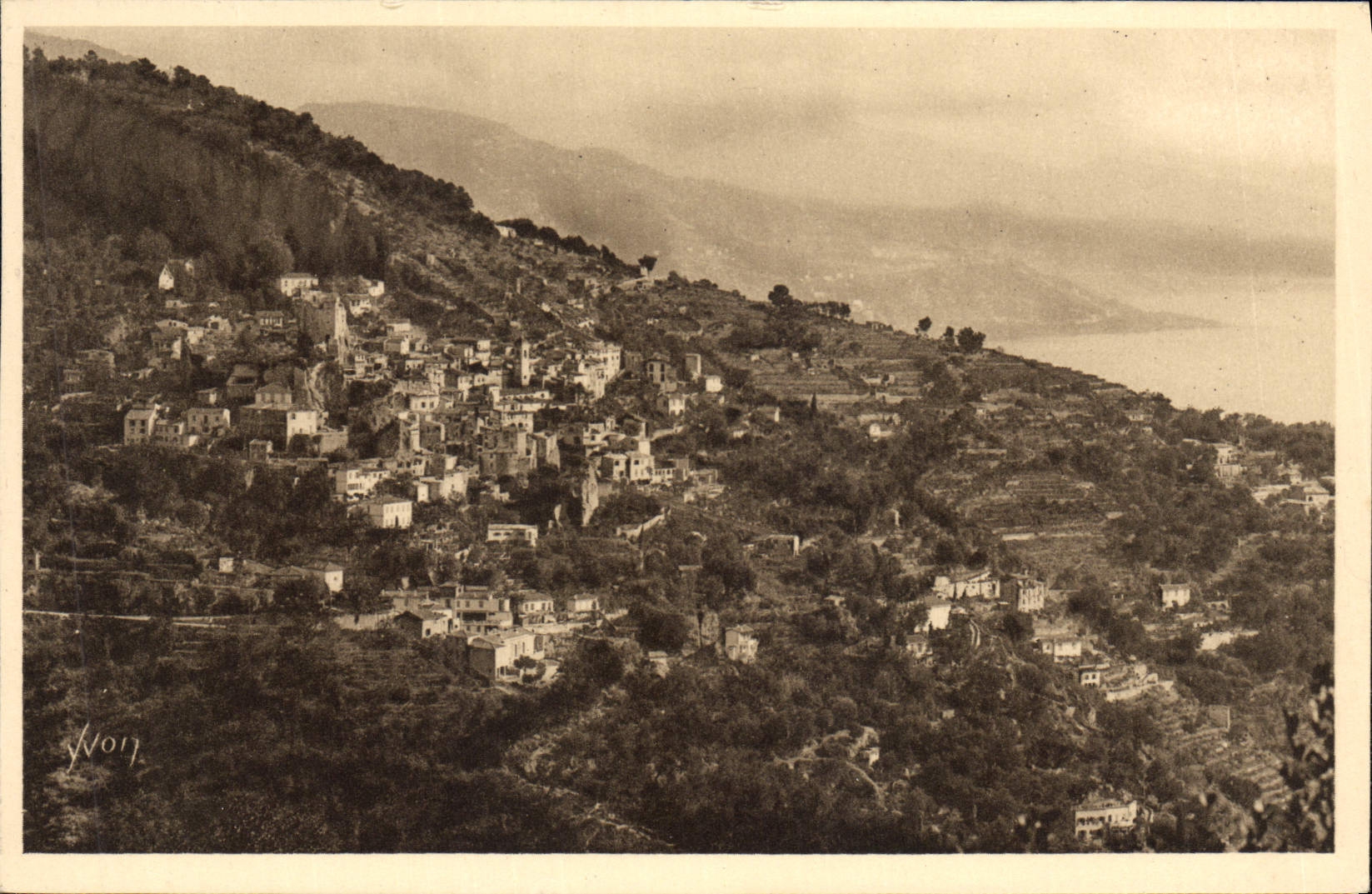 CPA Roquebrune Le Village Vu de la Grande Corniche