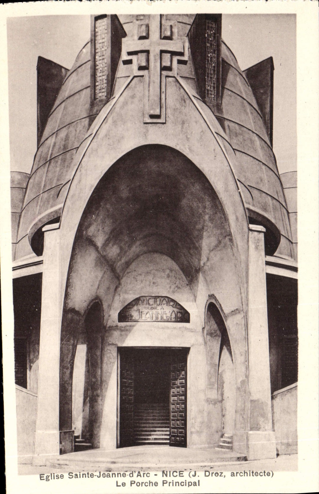CPA Nice Eglise Sainte Jeanne d'Arc Le porche principal
