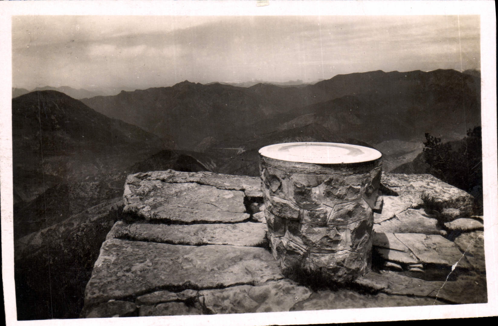 VINTAGE POSTCARD Peira Undermined the table of orientation and the Alps