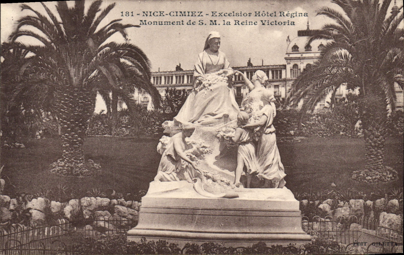 CPA Nice Cimiez Excelsior Hotel Regina Monument de SM la reine Victoria