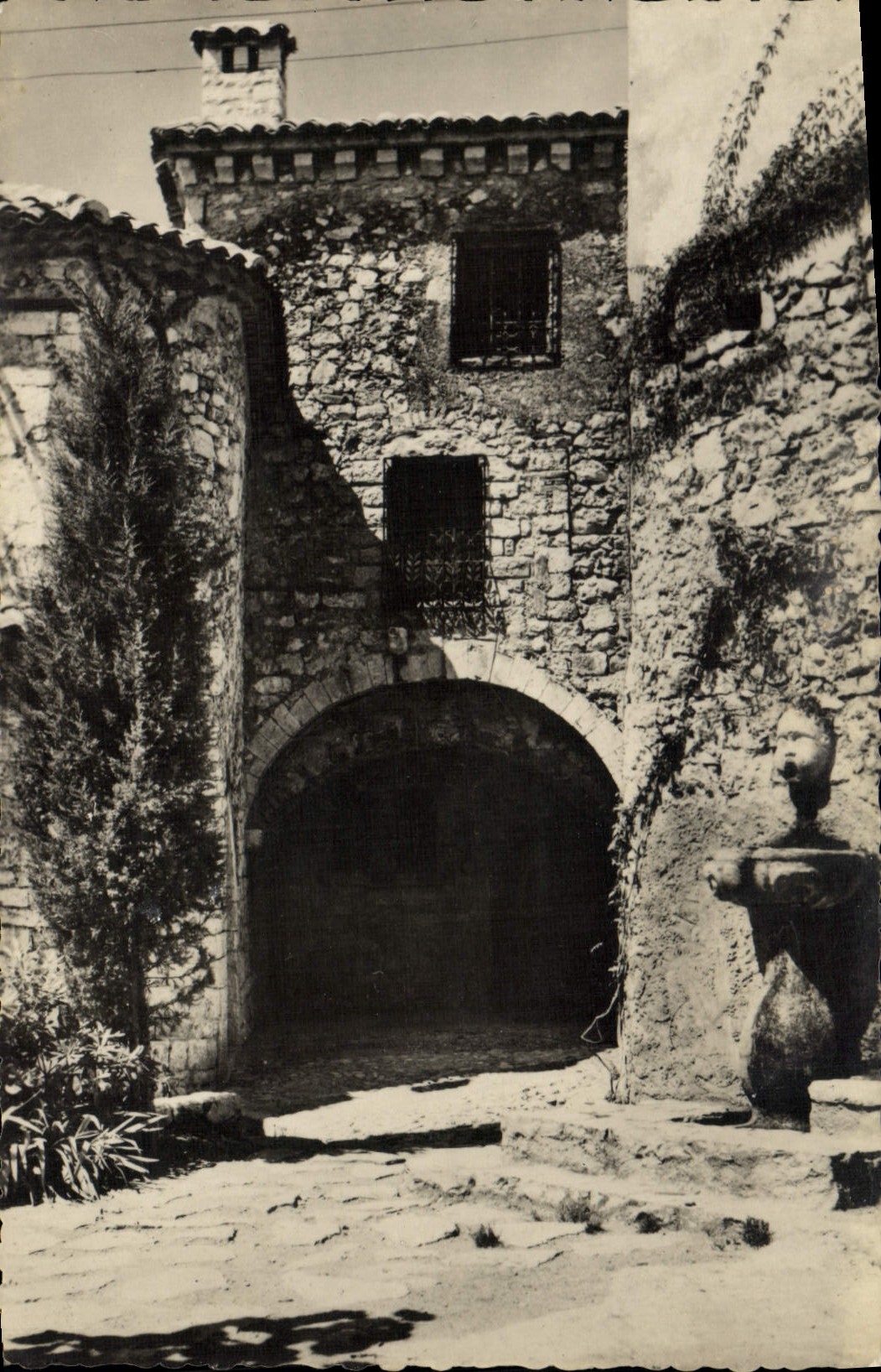 MODERN CARD Eze Village the Barlow Castle