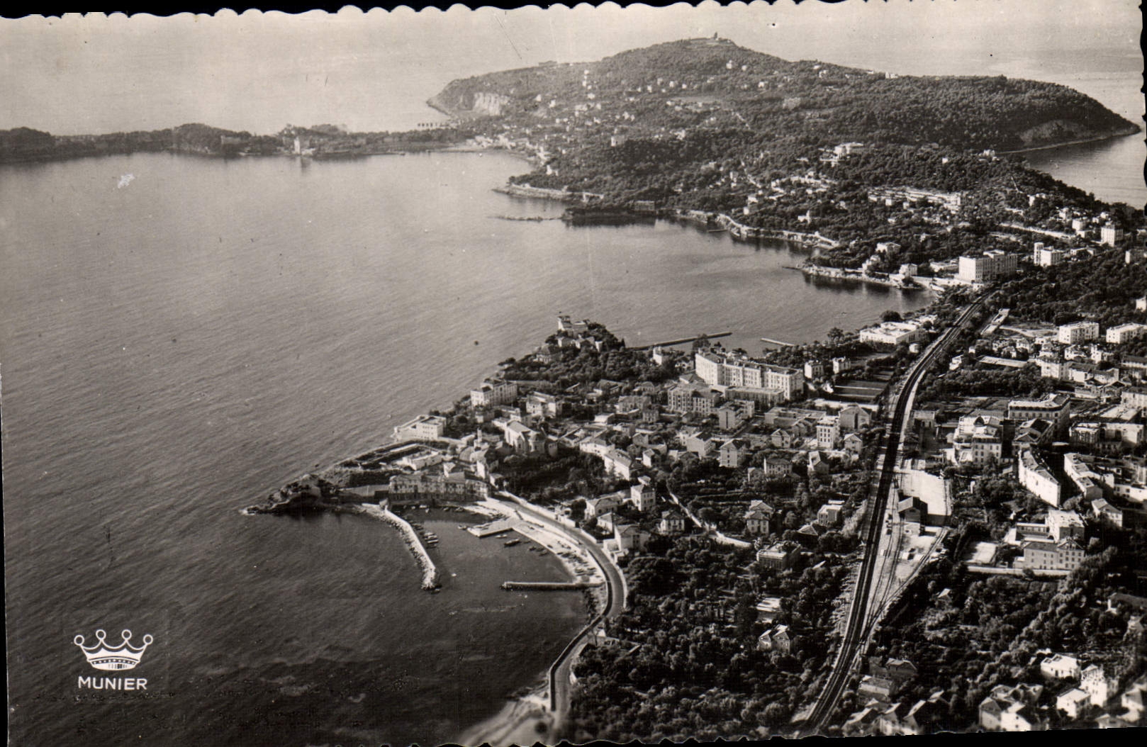 CPM Beaulieu Sur Mer Vue Generale et St Jean Cap Ferrat