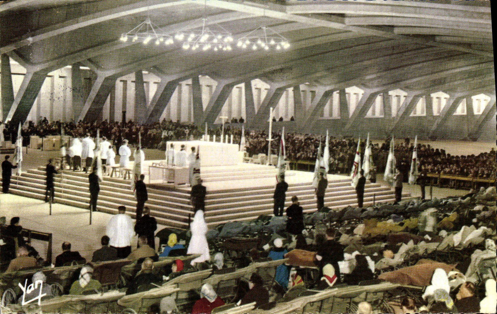 POSTAL MODERNA interior pesado del St blanco y negro X de la basílica