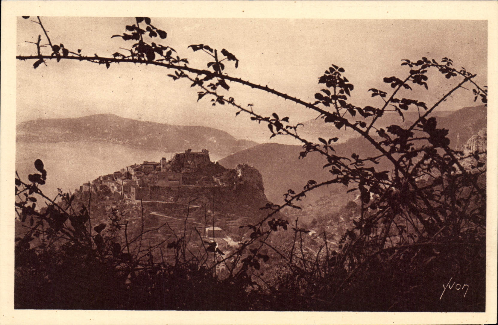 CPA Eze Vu a travers les Muriers de la Route
