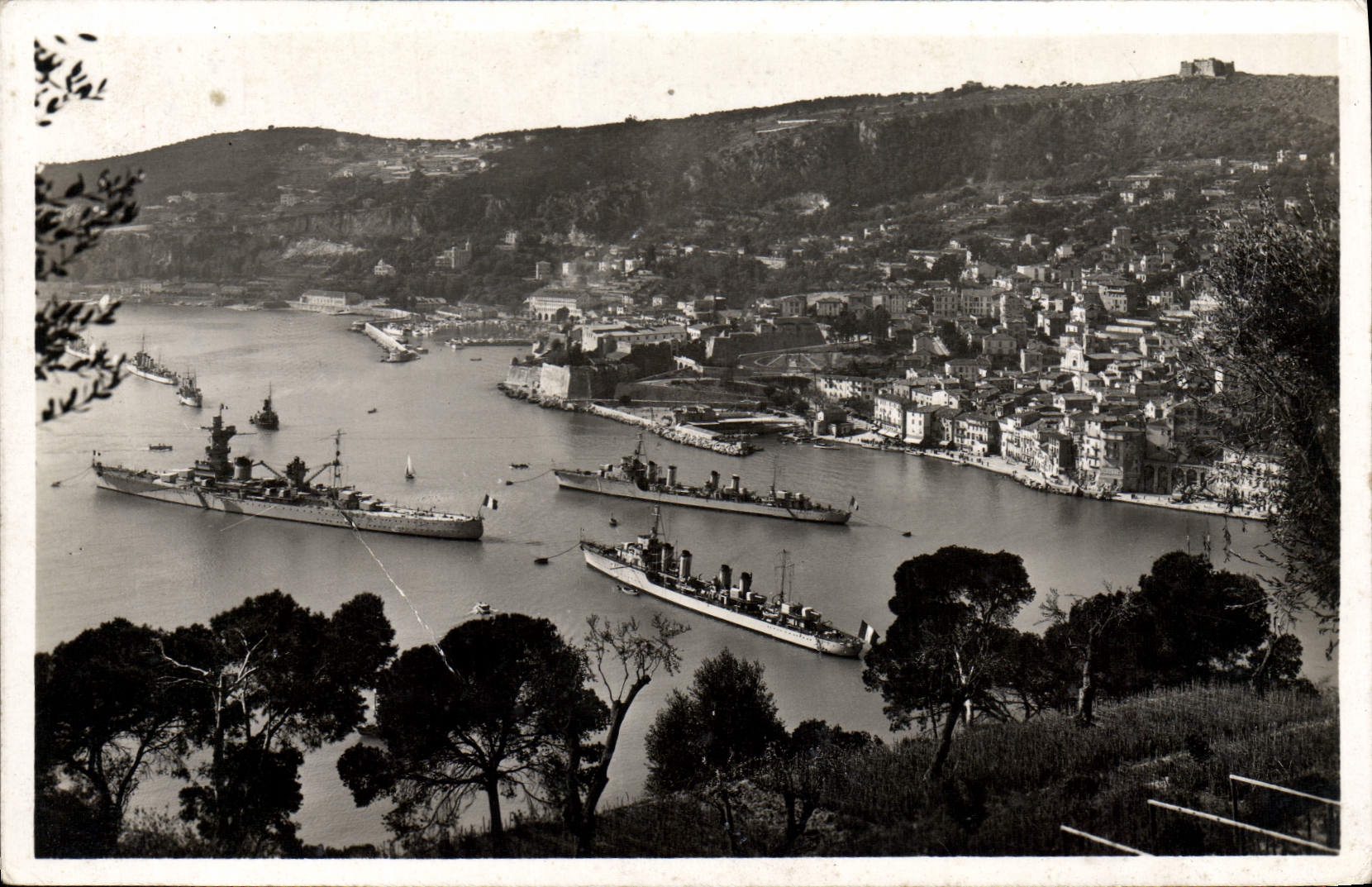 VINTAGE POSTCARD Villefranche On Overall picture Sea Boats