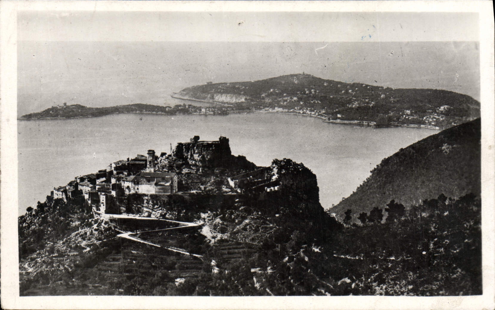 CPA Eze Vue Sur Le Village Et Le Cap Ferrat